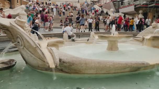 Rzym, Włochy, czerwca 2017 r.: Słynne Hiszpańskie Schody z fontanna Barcaccia — Wideo stockowe