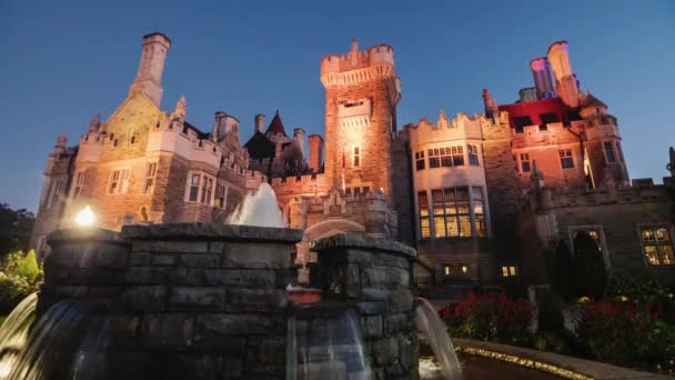 Toronto, Canada, oktober, 2017: De beroemde Casa Loma Castle, een van de meest populaire attracties van Torontos — Stockvideo