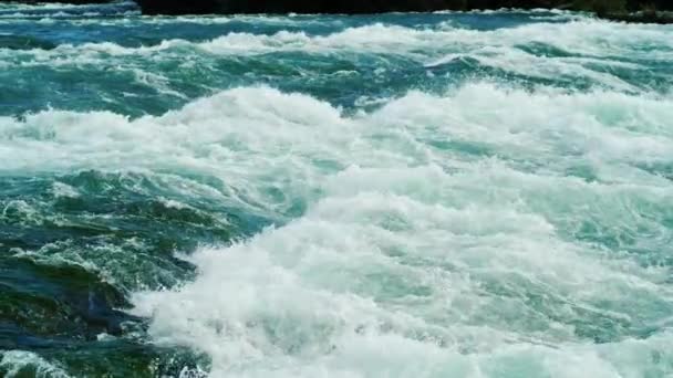 A água tempestuosa do rio Niagara nos Estados Unidos. Movimento lento 180 fps de vídeo — Vídeo de Stock