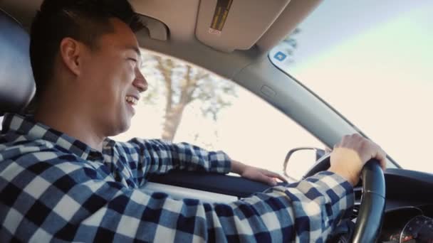 Happy Chinese man driving car, smiling — Stock Video