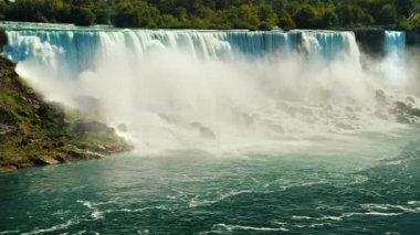 İnanılmaz şelaleler, Niagara Şelaleleri. Kanada tarafından Amerika kıyılarına bakın.