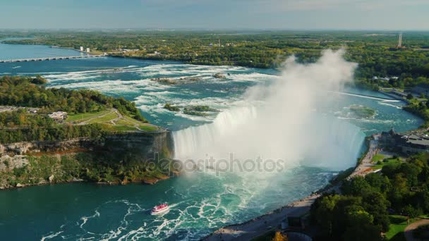 Aerial viewr to the incredible Nigar waterfalls and the Niagara River. — Stock Video