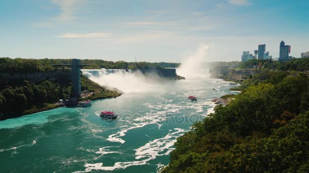 A Niagara folyó és a Niagara Falls. Nézd meg az örök vadászmezőkre. Határ — Stock videók