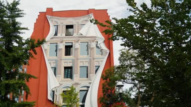 Toronto, Canada, October 2017: Unusual art installation in the form of a picture with windows. On the back of the famous Flatiron Building — Stock Video