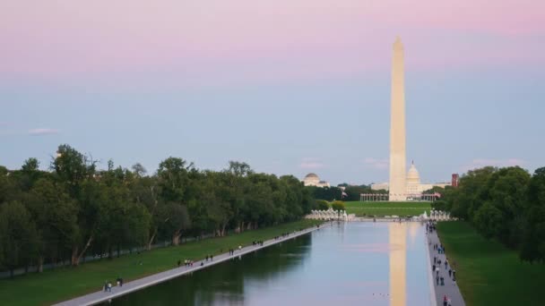 Timelapse del día a la noche: Monumento a Washington en la capital de Estados Unidos, Distrito de Columbia . — Vídeos de Stock