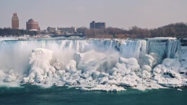 Donmuş Niagara Falls ve Amerikan sahil. Kanada taraftan göster