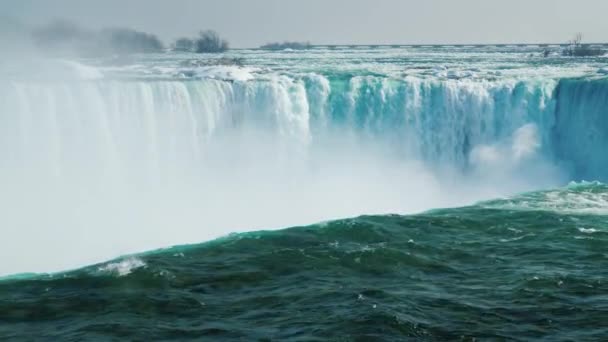 Niagarafallen under vintersäsongen. Vattenfallet vid horseshoe. — Stockvideo