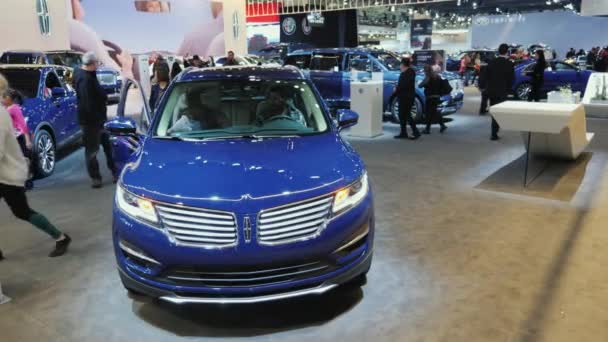 Toronto, Kanada, 20 února 2018: Nový model Lincoln Sedan na velké Automobilové výstavě v Torontu — Stock video