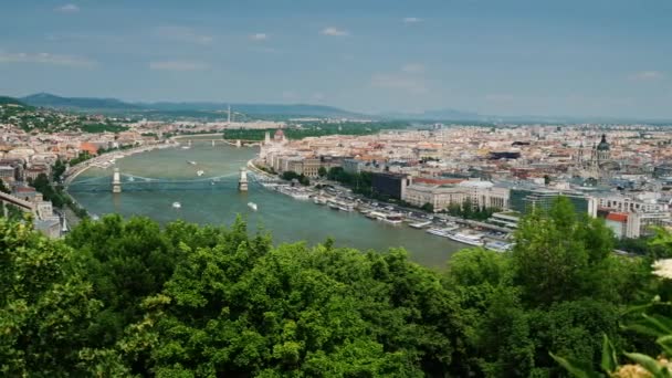 Bela vista de cima sobre a cidade de Budapeste, Hungria — Vídeo de Stock