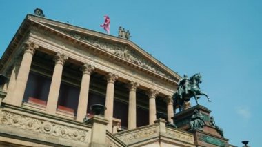 Berlin, Almanya, Mayıs 2018: Berlin Altes Museum müze Adası üzerinde. Steadicam atış