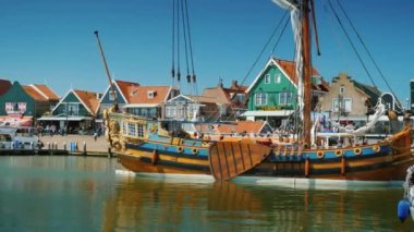 Volendam, Hollanda, 2018 olabilir: Pitoresk balıkçı köyü Volendam turistler arasında popüler bir yer olduğunu