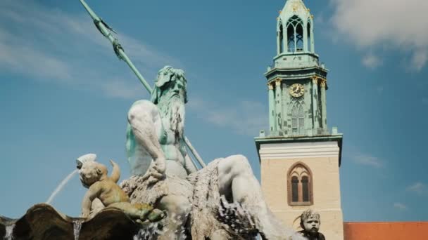 Atrakcji Berlina - Fontanna Neptuna — Wideo stockowe