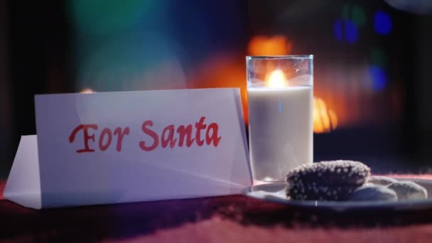 Behandlar - sång och mjölk, bredvid tallriken för jultomten — Stockvideo