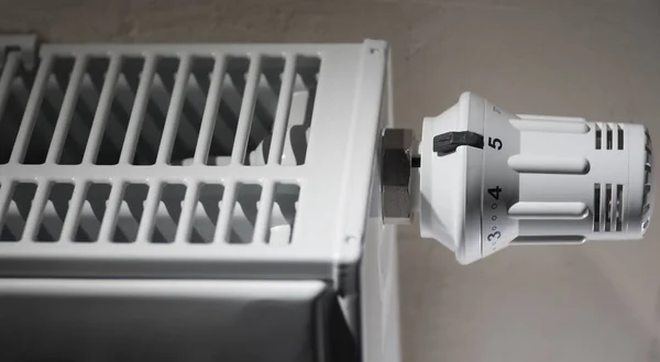 Close-up of a thermostat with a scale on a steel heating radiator — Stock Photo, Image