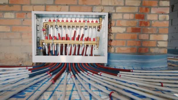 供热系统中保暖地板的分配梳子 — 图库视频影像