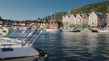 Bergen şehrinin seddi, ünlü eski ahşap tüccar evlerini görebilirsiniz.