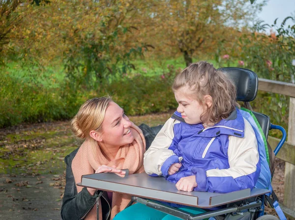 Travailler avec les personnes handicapées — Photo