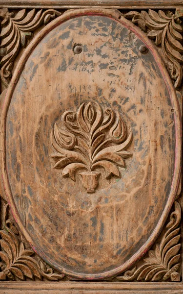 Antika carving på dörren — Stockfoto