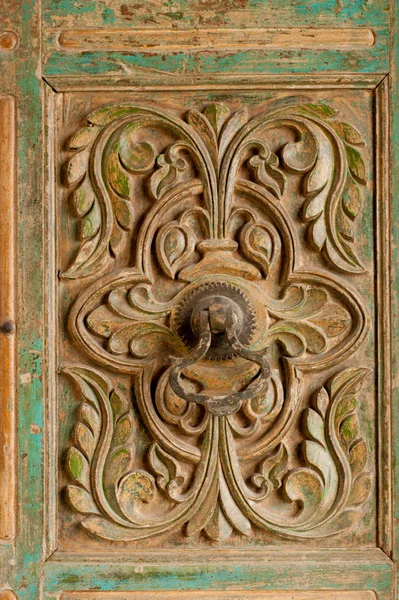 Antika carving på dörren — Stockfoto