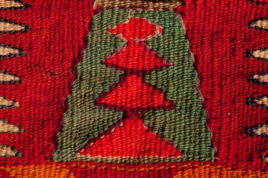 Vintage parlak el yapımı halı