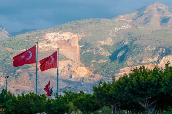 Kentsel peyzaj bir dağ manzaralı — Stok fotoğraf