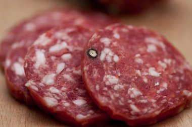 İtalyan salamı sarsıldı