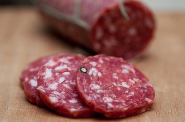 İtalyan salamı sarsıldı