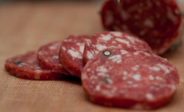 İtalyan salamı sarsıldı