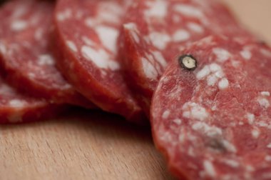 İtalyan salamı sarsıldı