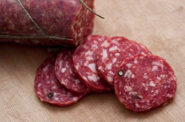 İtalyan salamı sarsıldı