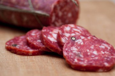 İtalyan salamı sarsıldı