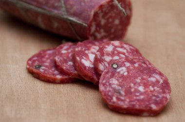 İtalyan salamı sarsıldı