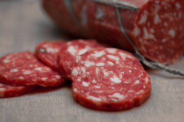 İtalyan salamı sarsıldı