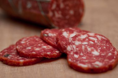 İtalyan salamı sarsıldı