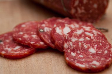 İtalyan salamı sarsıldı