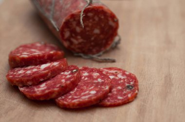 İtalyan salamı sarsıldı