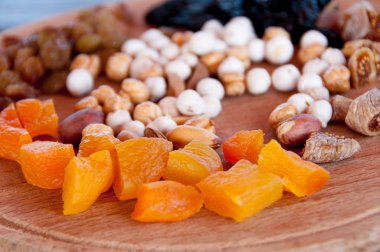 fındık ve kuru meyve şarap