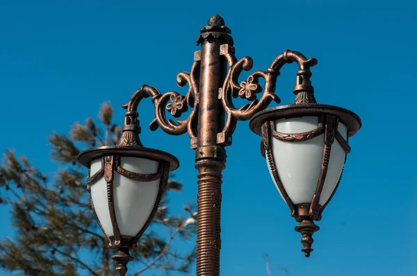 Antique street light against the blue sky — Stock Photo, Image