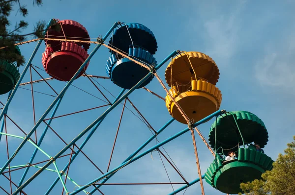 Extreme carrousel in het park — Stockfoto