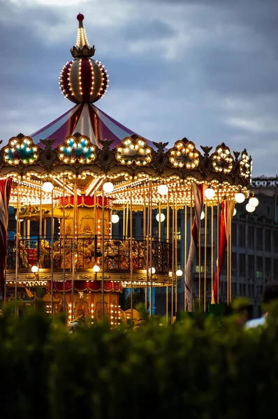 Carrousel op de stad straat — Stockfoto