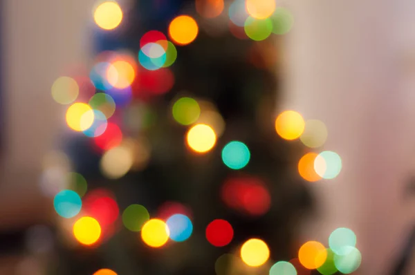 Fundo borrado de uma árvore de Natal — Fotografia de Stock