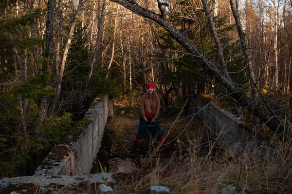 Blonde girl in the wild autumn forest — Stock Photo, Image