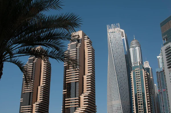 View of the tall buildings of the city against — Stock Photo, Image