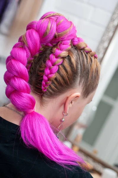 Trenzas Trenzadas Color Con Kanekalon Una Mujer Vista Desde Atrás —  Fotos de Stock