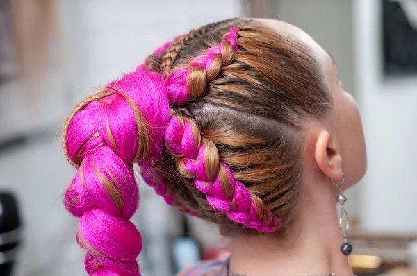 Trenzas Trenzadas Color Con Kanekalon Una Mujer Vista Desde Atrás — Foto de Stock