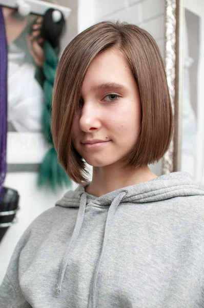Haircut Teenager Girl Beauty Salon Close — 스톡 사진