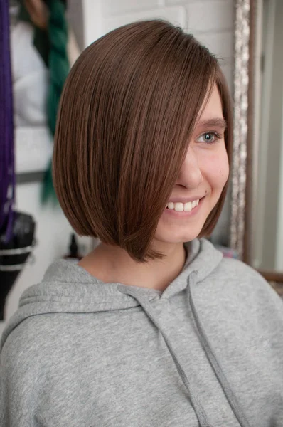 Haircut Teenager Dívka Salonu Krásy Close — Stock fotografie