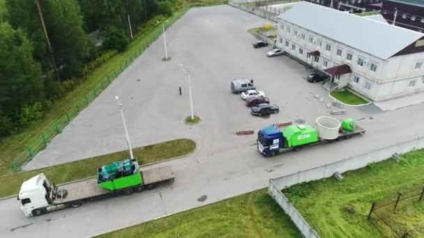 Impressive View Unmanned Quadcopter Movement Column Tractor Trucks Turn Wind — Stock Video