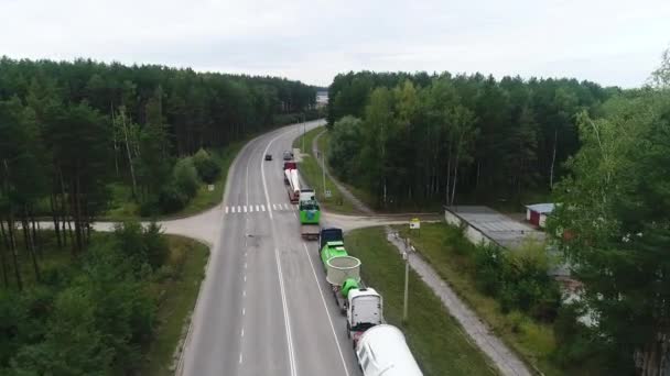 Impressionante Volo Quadrocopter Senza Equipaggio Una Colonna Camion Trattore Nessun — Video Stock