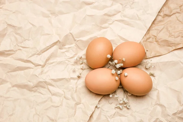 Brown Fresh Hen Eggs Wrinkled Craft Paper Eco Friendly Egg — Stock Photo, Image